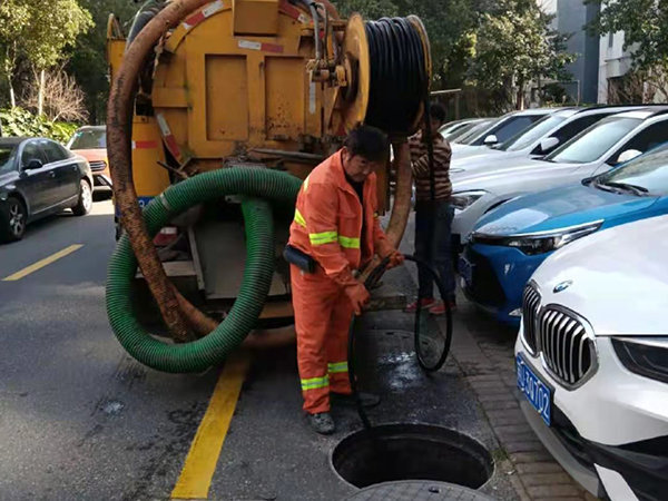 总口管理区排污管道清淤