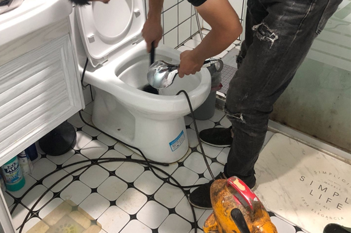 总口管理区马桶堵塞自己疏通还是找师傅?专业上门服务让你省时更省心